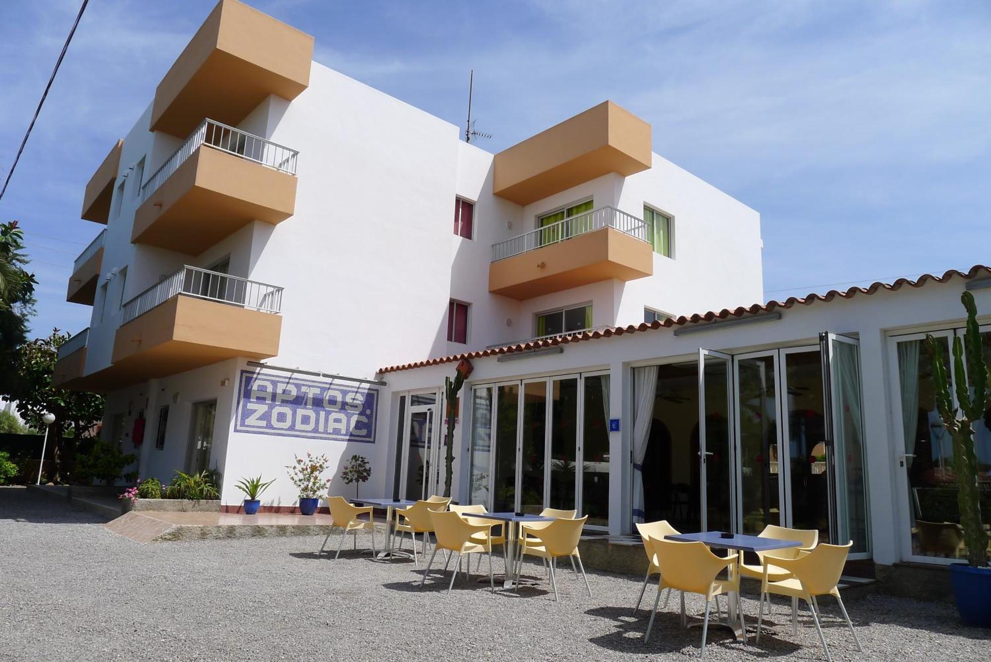Apartamentos Zodiac San Antonio  Exterior photo